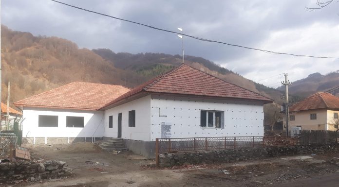 Fosta școală din Cerna Sat, salvată de la ruină. Ce va funcționa aici!