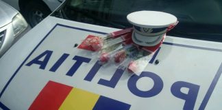Mărţişoare, flori şi recomandări, oferite de 1 Martie de poliţişti femeilor la volan