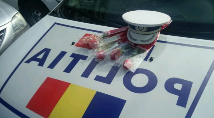 Mărţişoare, flori şi recomandări, oferite de 1 Martie de poliţişti femeilor la volan