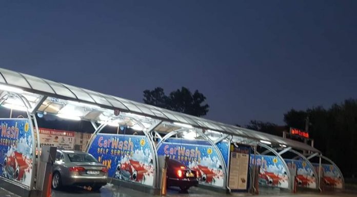 Incredibil! Zeci de șoferi, amendați de poliție că au oprit să-și spele mașinile la Motru