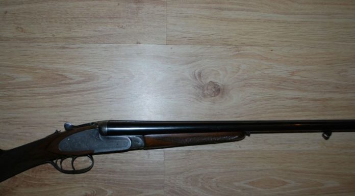 Armă descoperită într-o mașină, în timpul unui control în trafic