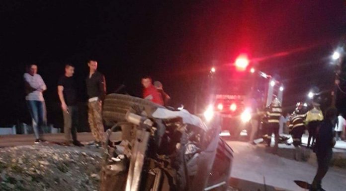 Accident în Turcinești, soldat cu doi răniţi, provocat de un şofer care nu s-a asigurat la un viraj