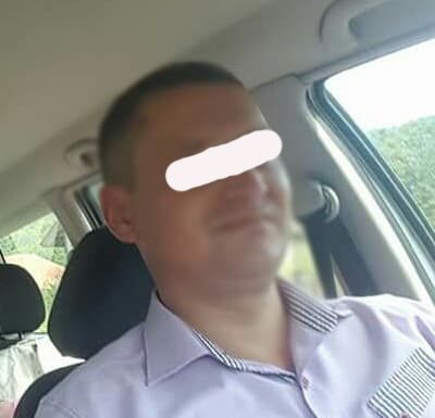 Un poliţist din Țicleni a murit, după ce a intrat cu mașina într-un copac