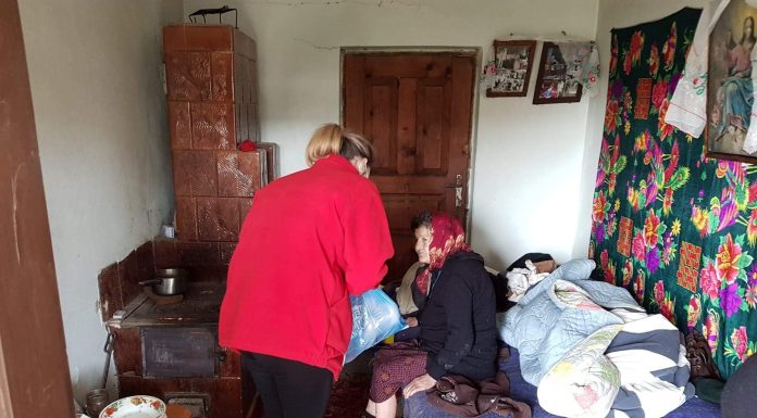 Stau acasă! Săracii comunei Turburea au primit alimente, gratuit, de la primărie