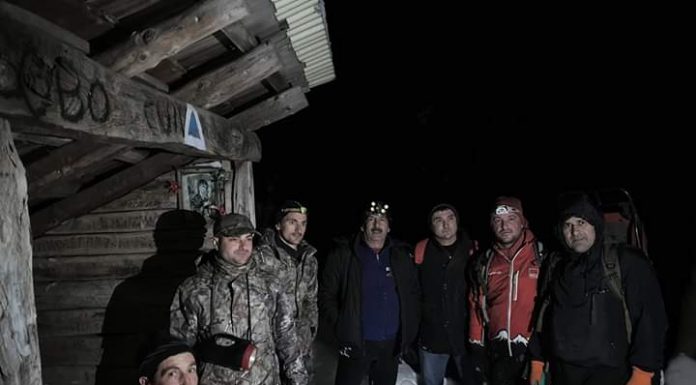 FOTO: Femeie găsită moartă în zăpadă, la Padeș! Polițiștii fac cercetări