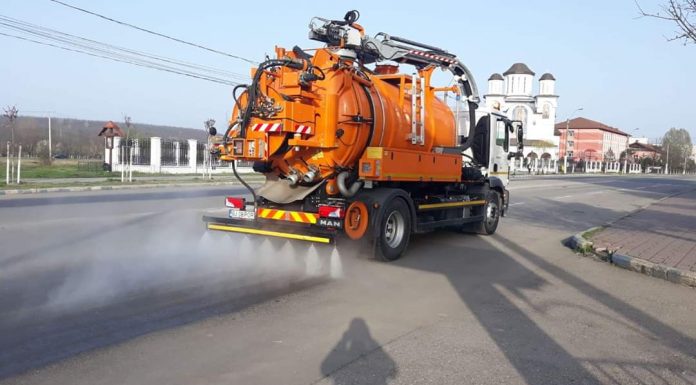 FOTO: Continuă dezinfecția pe străzile din Rovinari