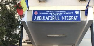 Au uitat de coronavirus! Înghesuială la intrarea în Policlinică!