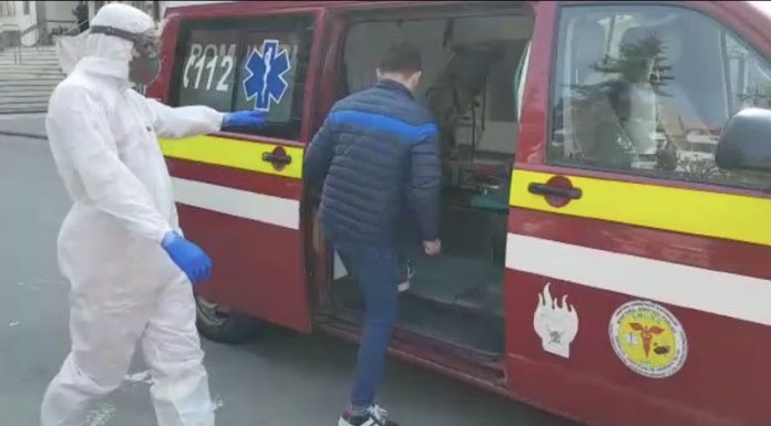 A ieșit din izolare și a mers la spital sperând că va fi testat mai repede!