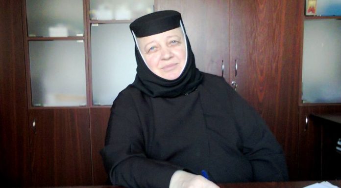 Educaţia…şi Lecţia de viaţă – ,,La Mănăstire, lucrurile merg bine, măicuţele fac ascultare şi se roagă la Dumnezeu pentru binele nostru, al tuturor”! – Scurt dialog cu Maică Stareţă MARINA GLIGOR Stavrofora, de la Mănăstirea «SFÂNTA TREIME», Strâmba-Jiu, care mâine sărbătoreşte ziua de naştere!