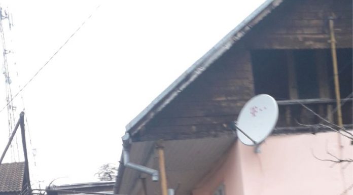 O sexagenară din Bâlteni, lăsată fără un metru și jumătate din proprietate! Are titlu, cadastru, dar autoritățile nu intervin