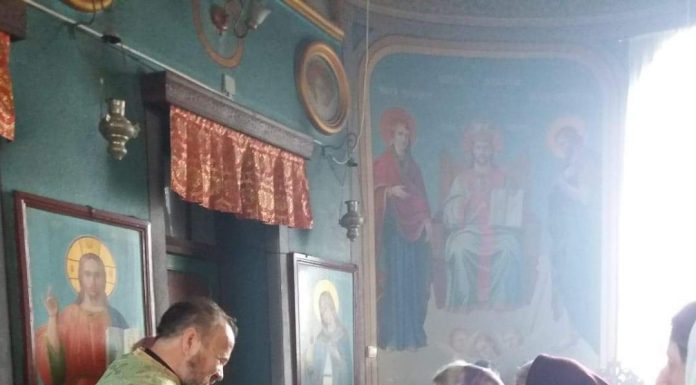 Sărbătoare cu mărţişoare-garoafe la Biserica ,,Sfânta Cuvioasa Parascheva” din Parohia Vârfu Viii, Oraşul Ţicleni, Gorj