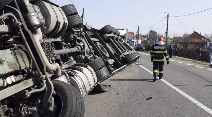FOTO: Șofer de TIR, din Târgu-Cărbunești, mort în accident rutier