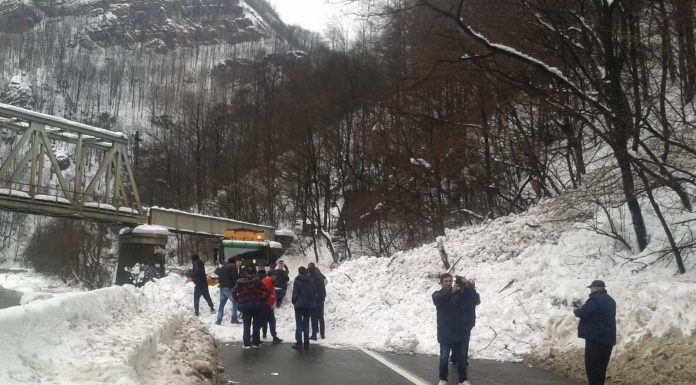 Circulația blocată, de două ore, pe Defileu!