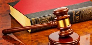 Condamnată pentru că avea ilegal pistol acasă