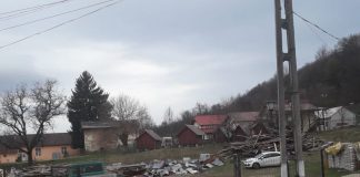 Tabăra de elevi de la Săcelu, transformată în centru de carantină pentru primii 13 gorjeni veniți din Italia! Carantinații, la mică distanță de Școala generală