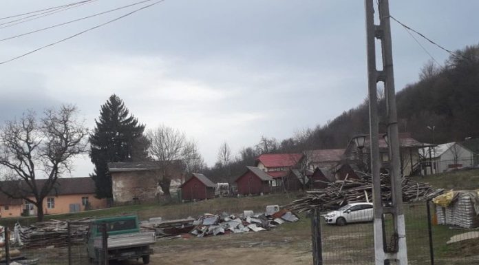 Tabăra de elevi de la Săcelu, transformată în centru de carantină pentru primii 13 gorjeni veniți din Italia! Carantinații, la mică distanță de Școala generală