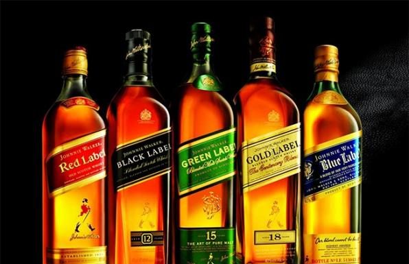 Cercetat după ce a furat trei sticle cu băuturi alcoolice din Carrefour Târgu Jiu