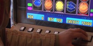 Un bărbat a amenințat-o cu cuțitul pe angajata unei săli de jocuri, după ce și-a pierdut banii la păcănele