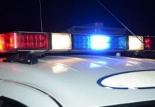 Polițiștii transmit mesaje prin megafoane, pentru prevenirea îmbolnăvirii cu noul coronavirus