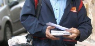 Duc pensiile și alocațiile cu măști de protecție