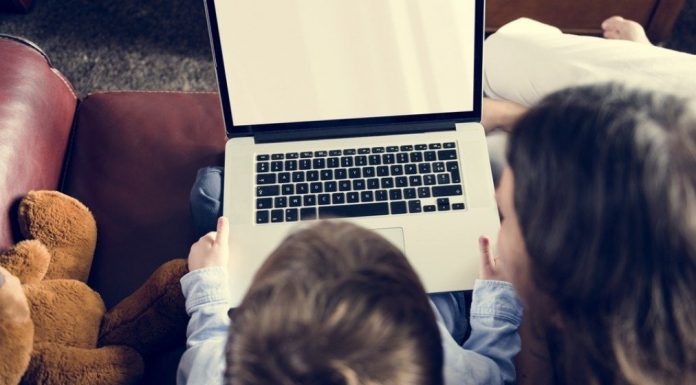 Platformă digitală pentru profesorii din comunități defavorizate