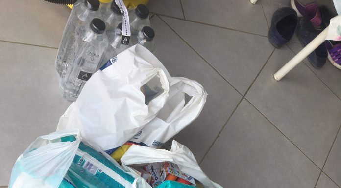 Președintele CJ Gorj a intervenit! Familia izolată de la Schela a primit, în sfârșit, alimente, lapte și pampers