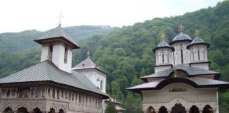 Slujbe religioase în aer liber. Baruri și cafenele, închise. Controale în Gorj