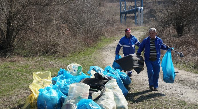 Râul Șușița, plin de gunoaie
