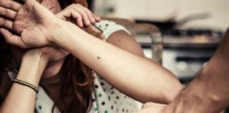 Tânăr acuzat că și-a lovit concubina