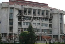 Femeia din Bîlteni, judecată alături de soțul ei, după ce ar fi vrut să-și omoare vecinul, plasată în arest la domiciliu