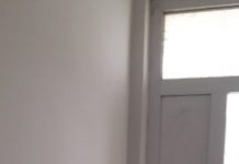 Dozatoare cu dezinfectanți, în scările de bloc din Țicleni