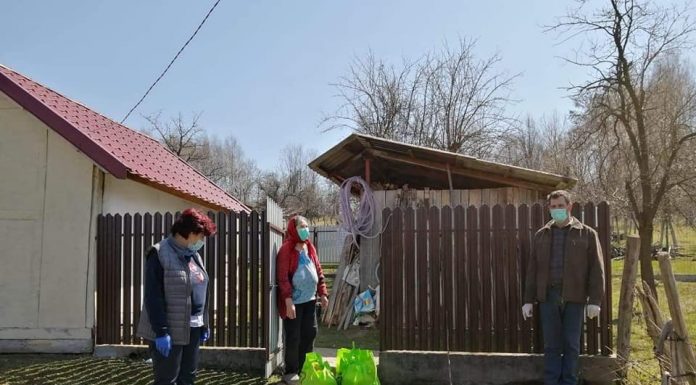 Ajutoare de la o firmă privată, pentru vârstnicii din Bumbești-Pițic