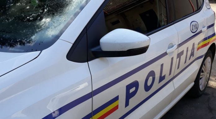 Bărbați cercetați, după ce au vizitat o familie izolată la domiciliu