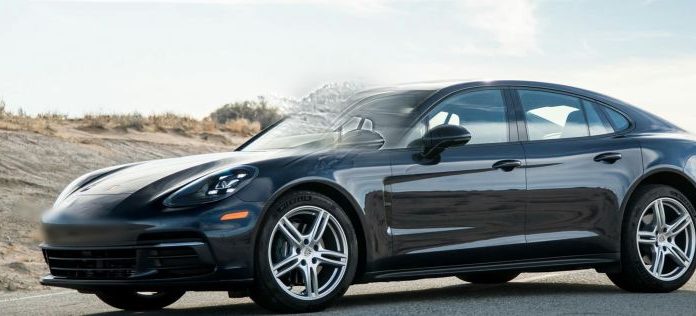 Parbrizul unei maşini sport de lux, spart în timpul unui scandal în Târgu-Jiu