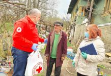 250 de persoane vulnerabile din Gorj, ajutate cu alimente de CEZ și PEPSI-COLA, prin Crucea Roșie! Sucuri și chipsuri pentru Spitalul Turceni