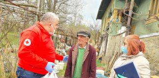 250 de persoane vulnerabile din Gorj, ajutate cu alimente de CEZ și PEPSI-COLA, prin Crucea Roșie! Sucuri și chipsuri pentru Spitalul Turceni