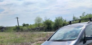 A rămas fără mașină, după ce a luat oameni ,,la ocazie”