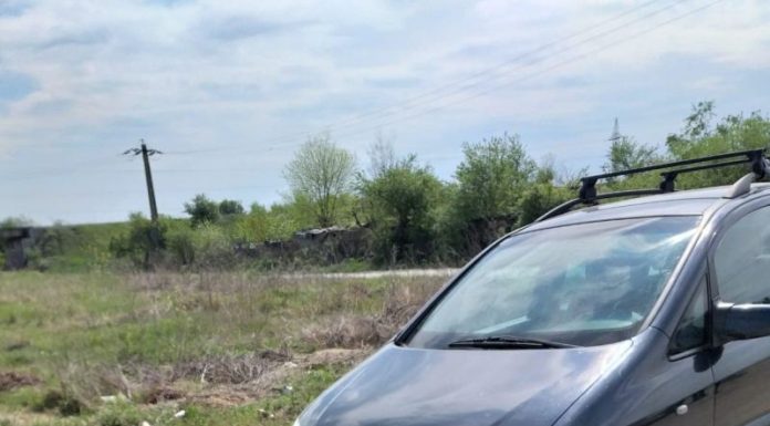 A rămas fără mașină, după ce a luat oameni ,,la ocazie”