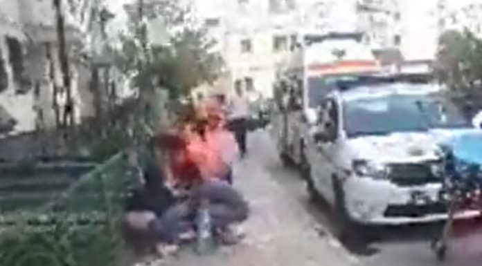 Bărbatul care a vrut să-și taie gâtul în fața polițiștilor, amendat