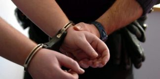 Reținut după ce și-a amenințat iubita cu bătaia