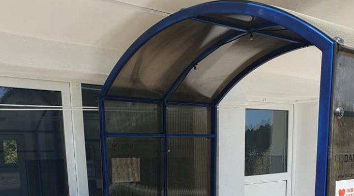 Tunel de decontaminare și 150 de viziere, oferite la spitalul de la Dobrița!