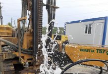 VIDEO: Forajul de la Lazuri, din comuna Scoarța, aproape gata!