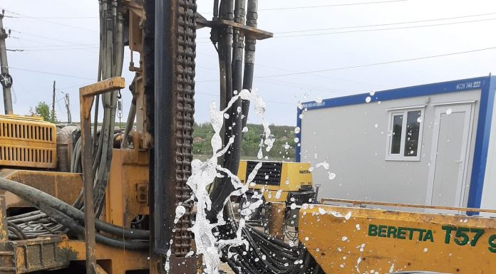 VIDEO: Forajul de la Lazuri, din comuna Scoarța, aproape gata!