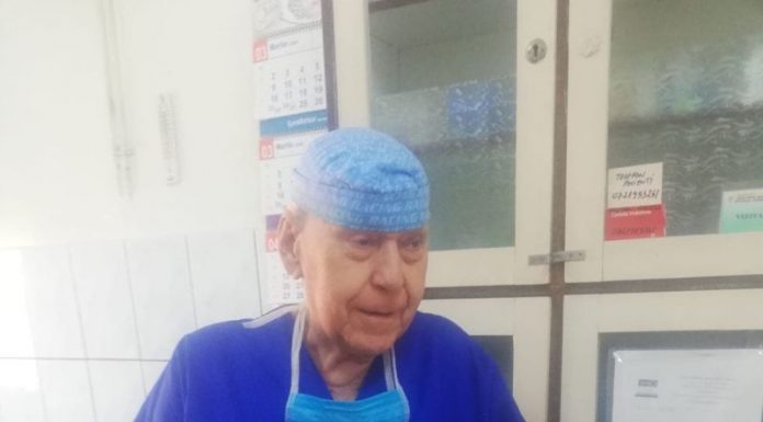 Medic octogenar, în linia întâi! Compartimentul ATI al Spitalului Rovinari se bazează pe doctorul Ciuvăț