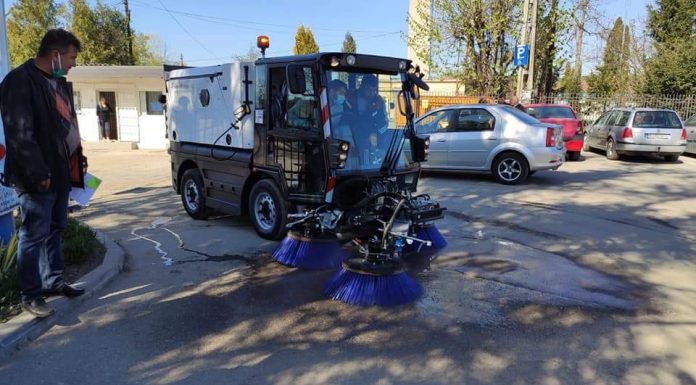 Două autoutilitare noi pentru igienizarea orașului, la Târgu Jiu
