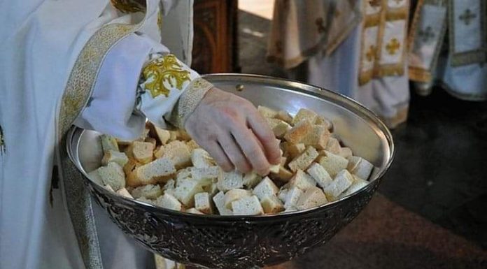 Astăzi, după ora 12:00, rovinărenii vor primi Sfintele Paști!