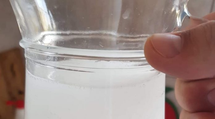 Apă nu tocmai potabilă la Bârsești! Vezi ce spune edilul Romanescu!