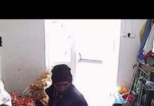 Filmat când a furat un telefon mobil dintr-un magazin din Târgu-Cărbunești