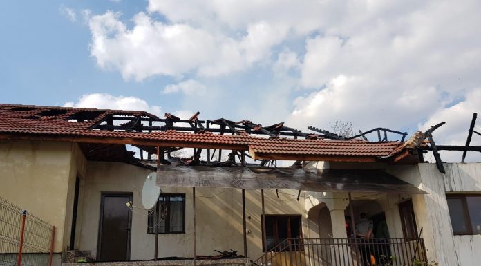 FOTO: Incendiu la o casă din Crasna