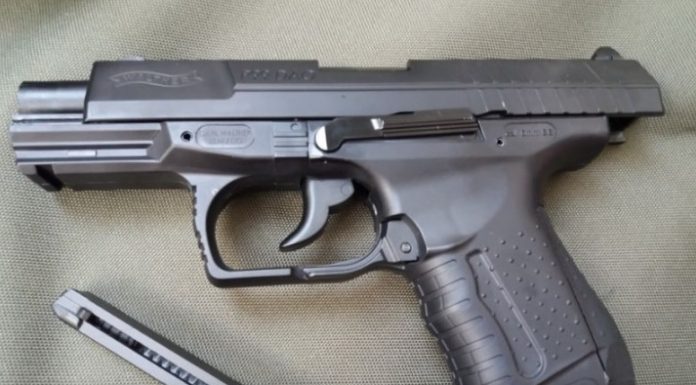 Pistol deținut ilegal de un târgujian, ridicat de polițiști